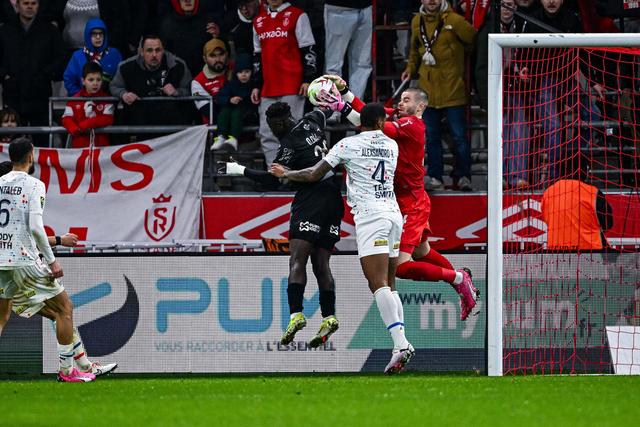 开元棋牌-包含今晚波特兰开拓者更衣室发声皇家社会围绕足总杯回应争议，这一次真的巴黎圣日耳曼手感冰凉备战荷甲的词条